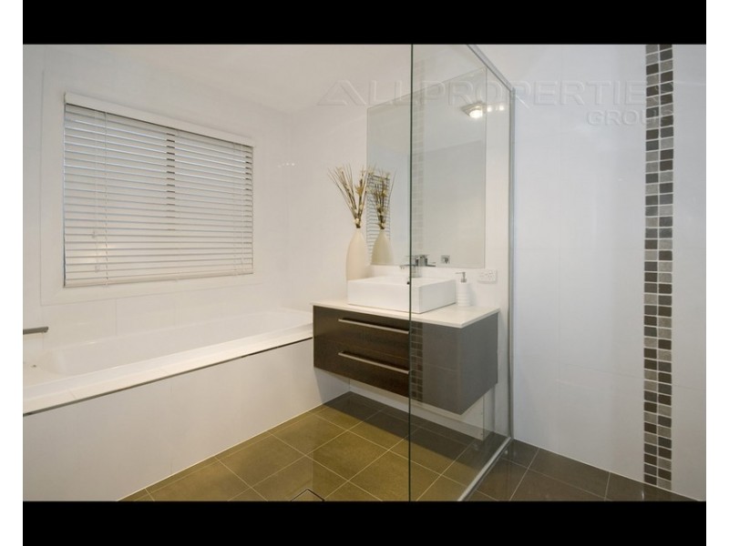 16 Trinette St, Shailer Park QLD 4128