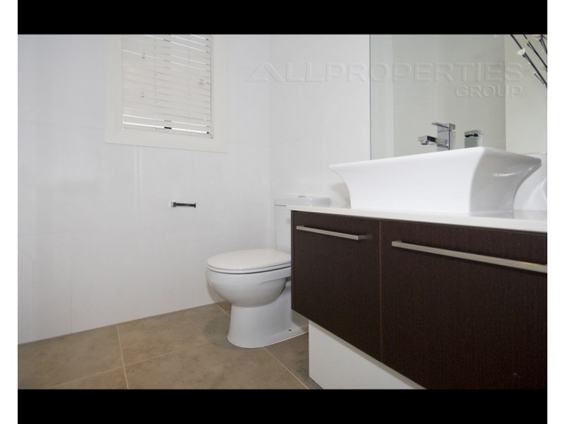16 Trinette St, Shailer Park QLD 4128