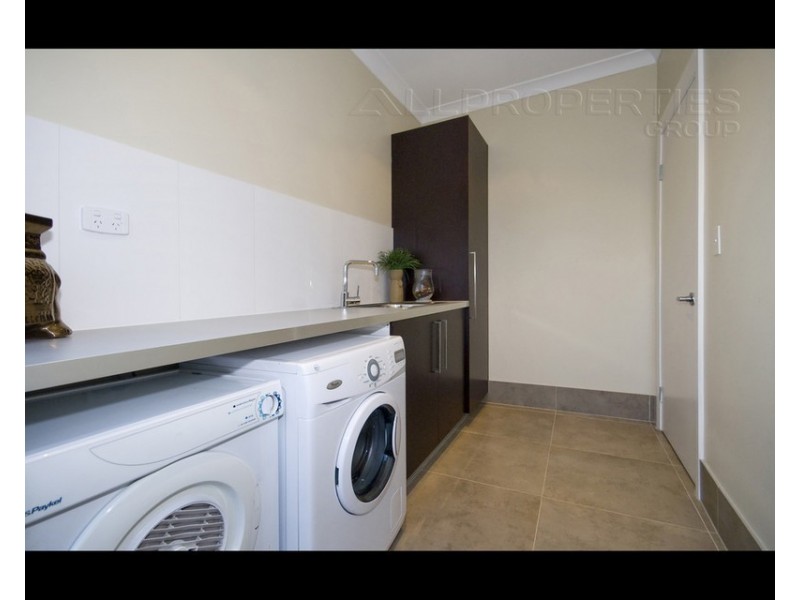 16 Trinette St, Shailer Park QLD 4128