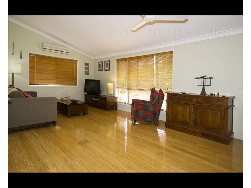 15 Statesman Cres, Sunnybank Hills QLD 4109