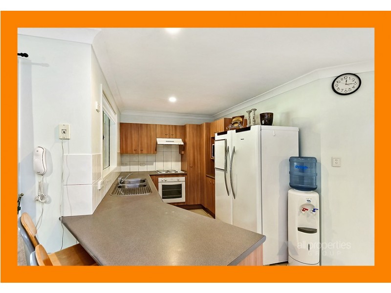9 SAMIA CT, Regents Park QLD 4118