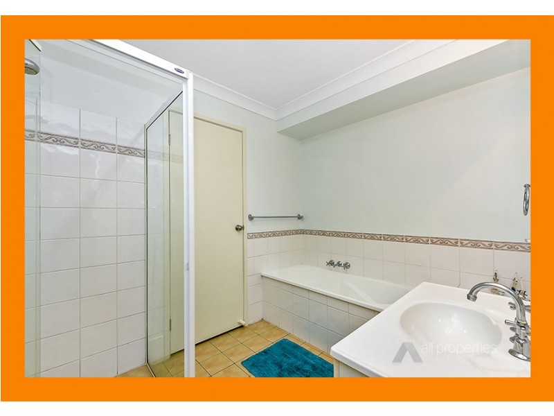 9 SAMIA CT, Regents Park QLD 4118