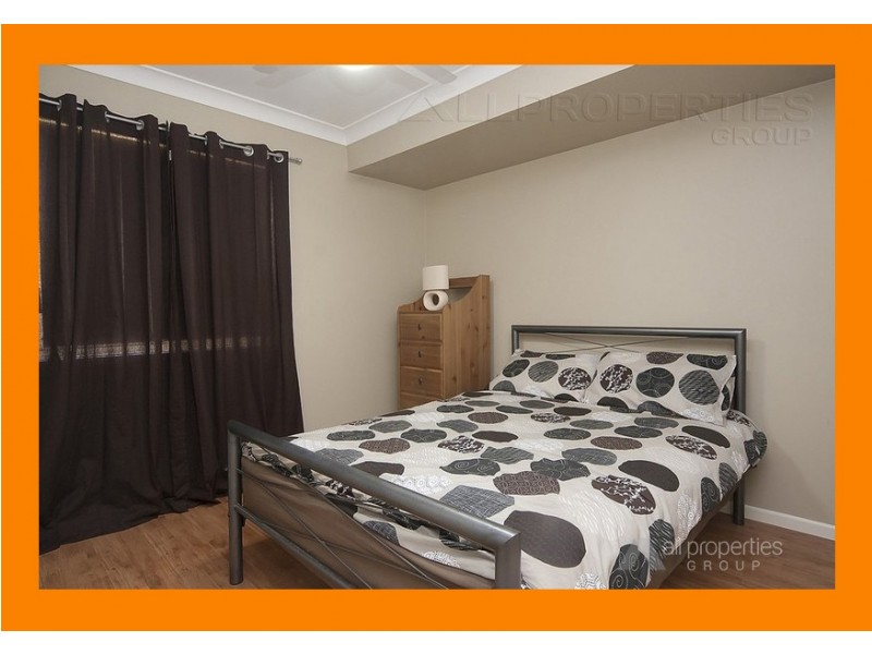 9 SAMIA CT, Regents Park QLD 4118