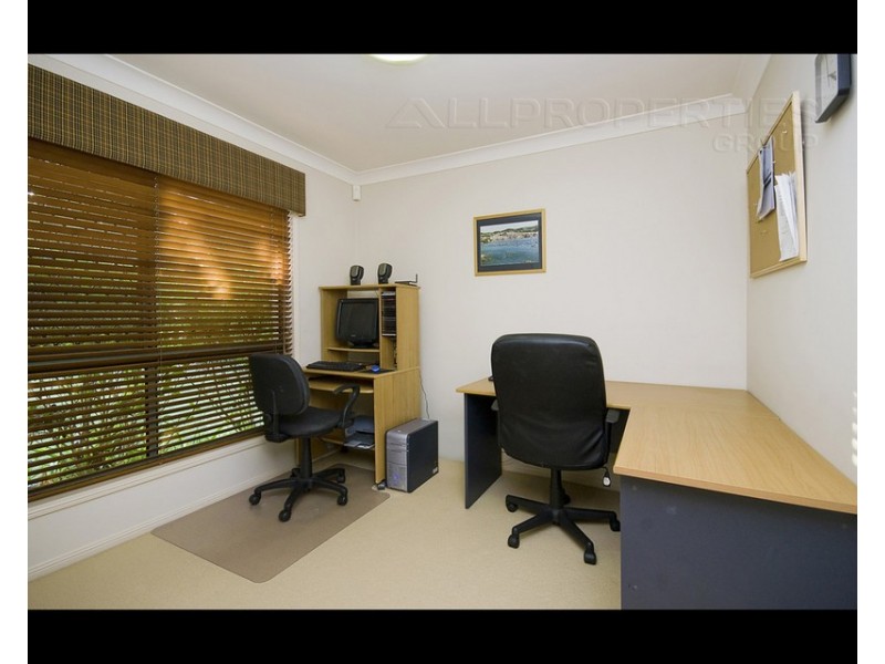 7 Lakeside Crescent, Forest Lake QLD 4078