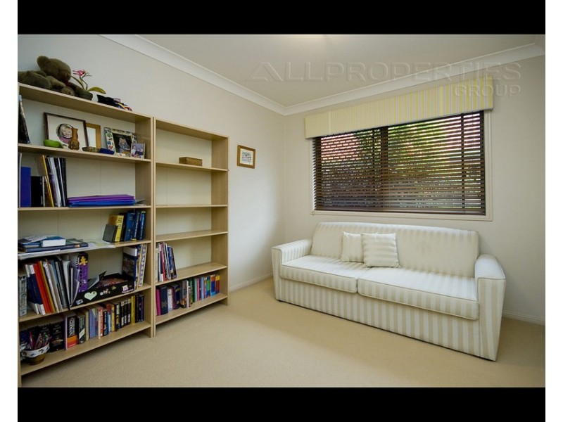 7 Lakeside Crescent, Forest Lake QLD 4078