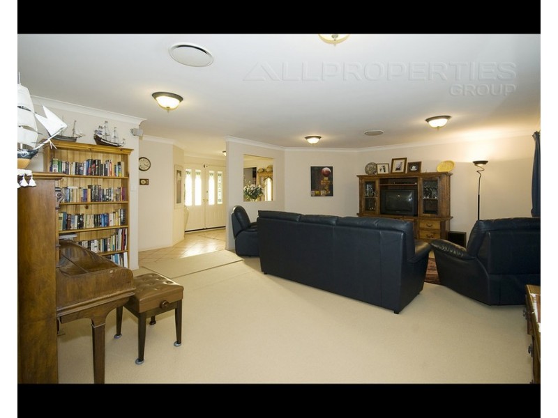 7 Lakeside Crescent, Forest Lake QLD 4078
