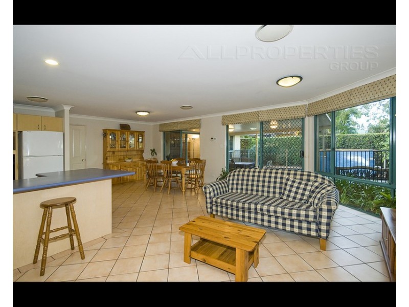 7 Lakeside Crescent, Forest Lake QLD 4078