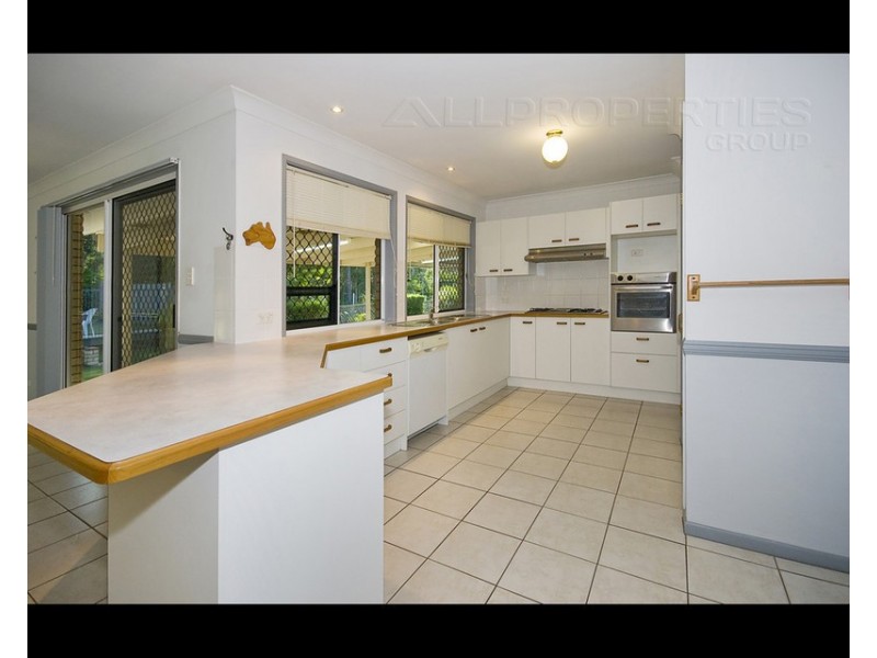 100 Lincoln Green Drive, Forestdale QLD 4118
