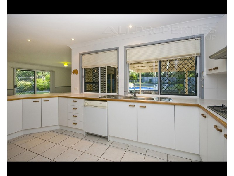 100 Lincoln Green Drive, Forestdale QLD 4118