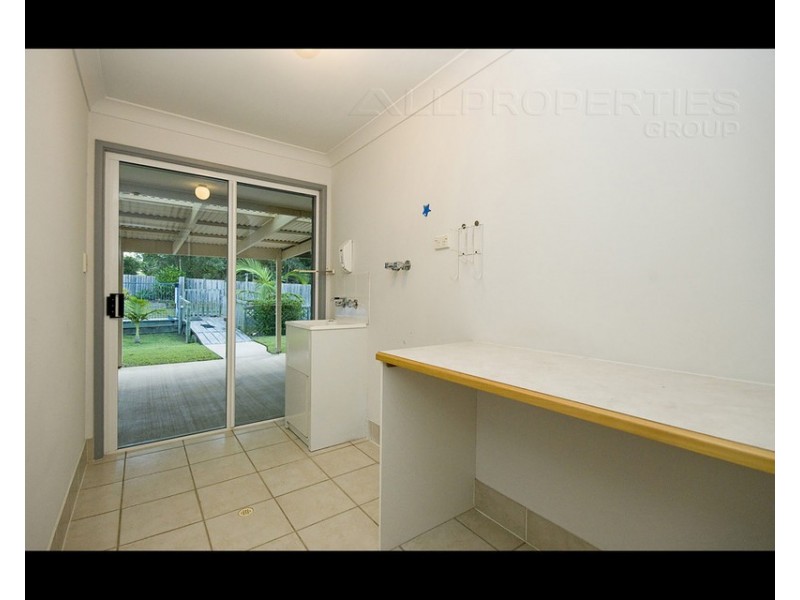 100 Lincoln Green Drive, Forestdale QLD 4118