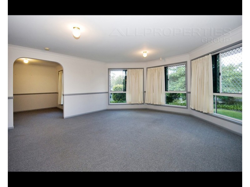 100 Lincoln Green Drive, Forestdale QLD 4118