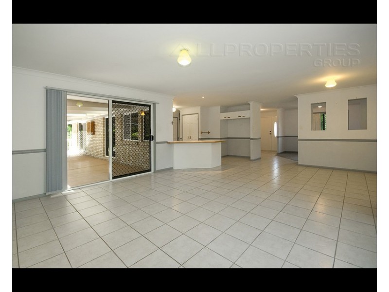 100 Lincoln Green Drive, Forestdale QLD 4118