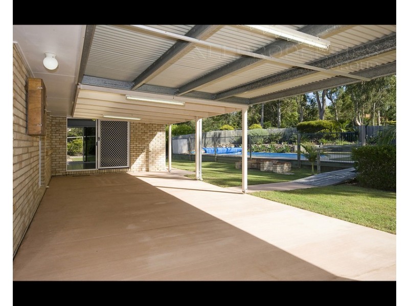 100 Lincoln Green Drive, Forestdale QLD 4118