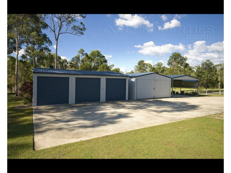 100 Lincoln Green Drive, Forestdale QLD 4118