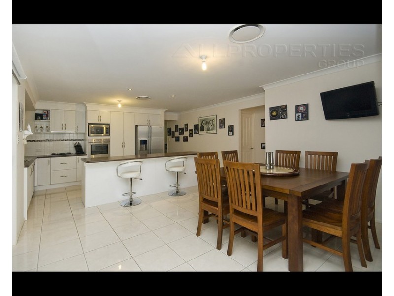 8 Daisy Place, Doolandella QLD 4077