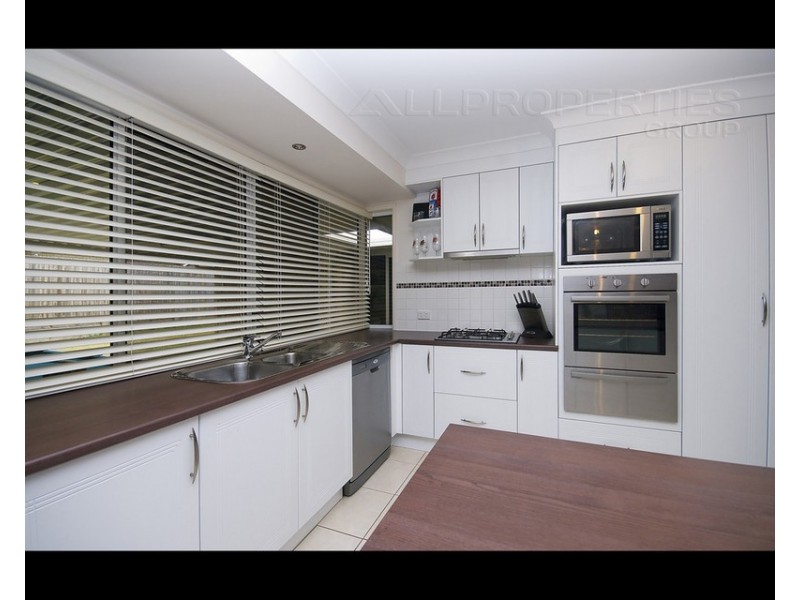 8 Daisy Place, Doolandella QLD 4077