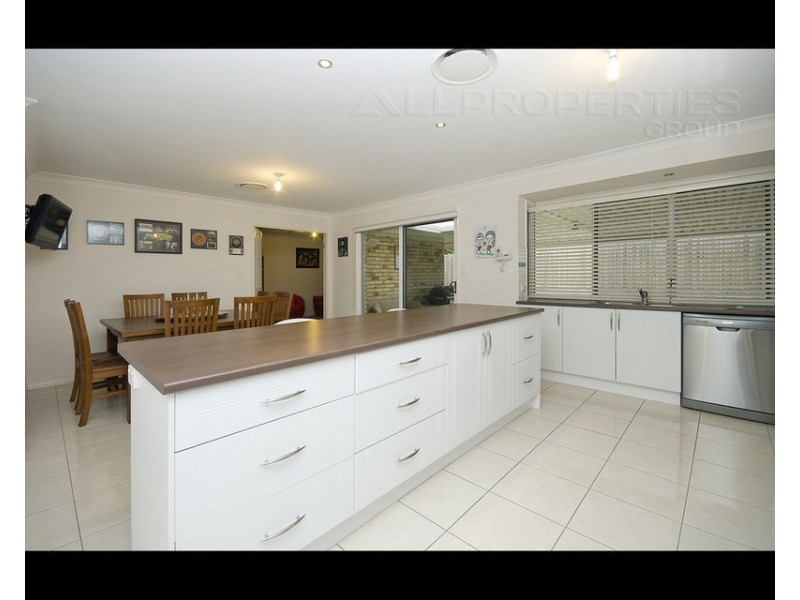 8 Daisy Place, Doolandella QLD 4077