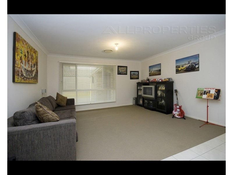 8 Daisy Place, Doolandella QLD 4077