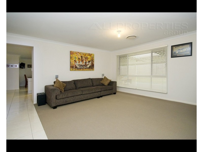 8 Daisy Place, Doolandella QLD 4077