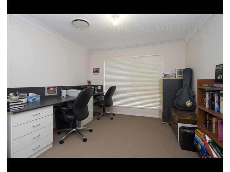 8 Daisy Place, Doolandella QLD 4077