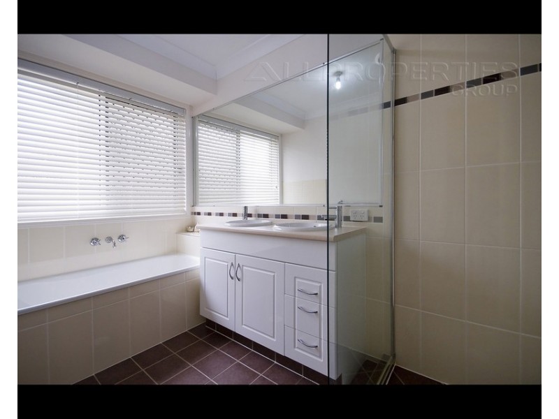 8 Daisy Place, Doolandella QLD 4077