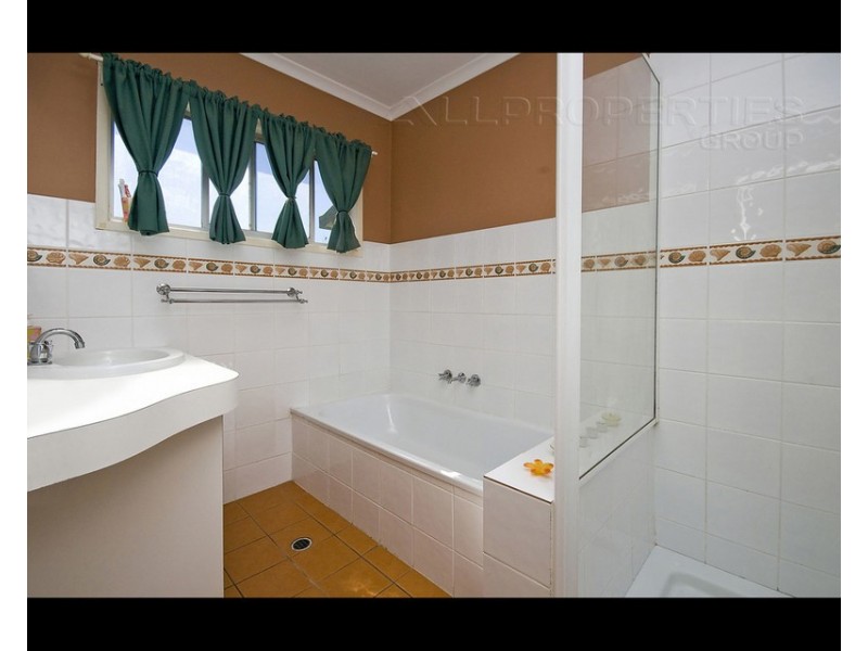 40 Edinburgh Rd, Alexandra Hills QLD 4161