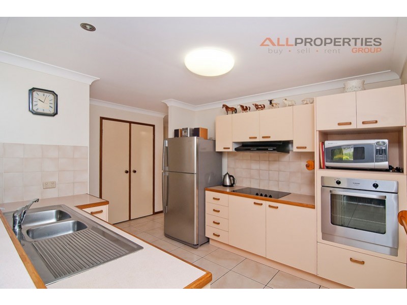 5 JACKSON CT, Regents Park QLD 4118