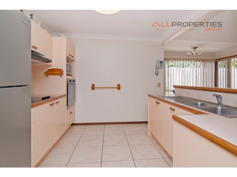 5 JACKSON CT, Regents Park QLD 4118