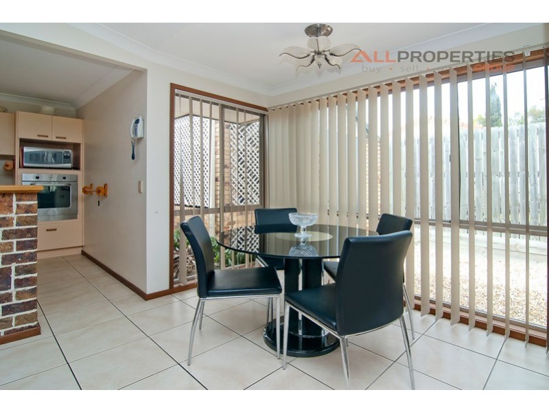 5 JACKSON CT, Regents Park QLD 4118