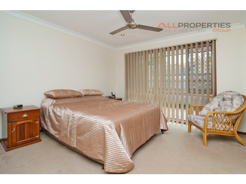 5 JACKSON CT, Regents Park QLD 4118