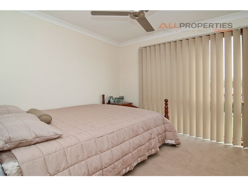 5 JACKSON CT, Regents Park QLD 4118