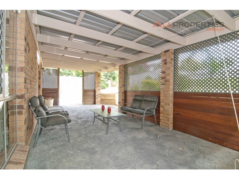 5 JACKSON CT, Regents Park QLD 4118