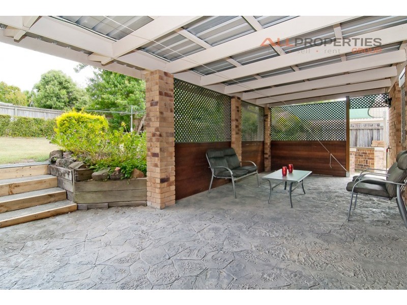 5 JACKSON CT, Regents Park QLD 4118