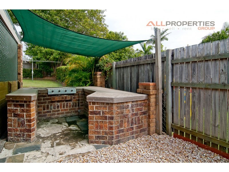 5 JACKSON CT, Regents Park QLD 4118
