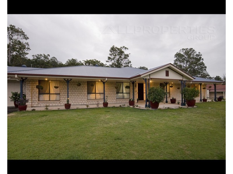 13 Howard Hughes Ct, Maudsland QLD 4210
