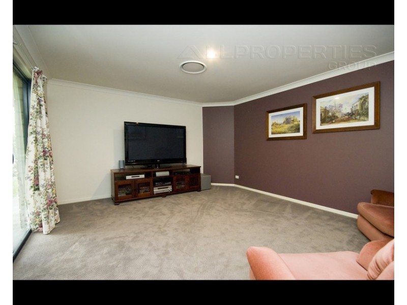 13 Howard Hughes Ct, Maudsland QLD 4210