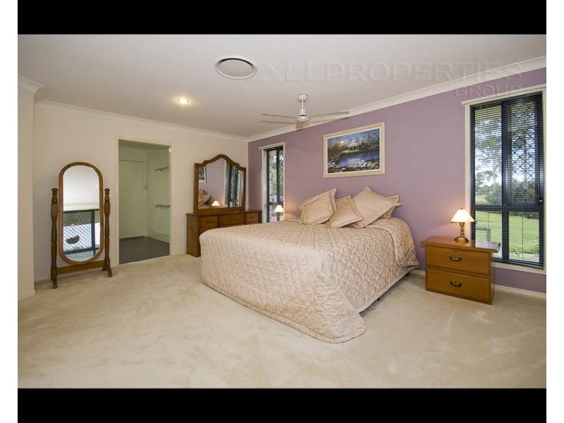 13 Howard Hughes Ct, Maudsland QLD 4210