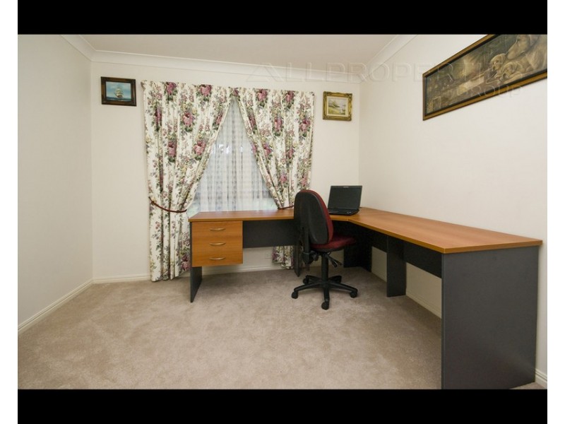 13 Howard Hughes Ct, Maudsland QLD 4210