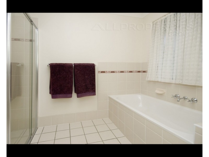 13 Howard Hughes Ct, Maudsland QLD 4210