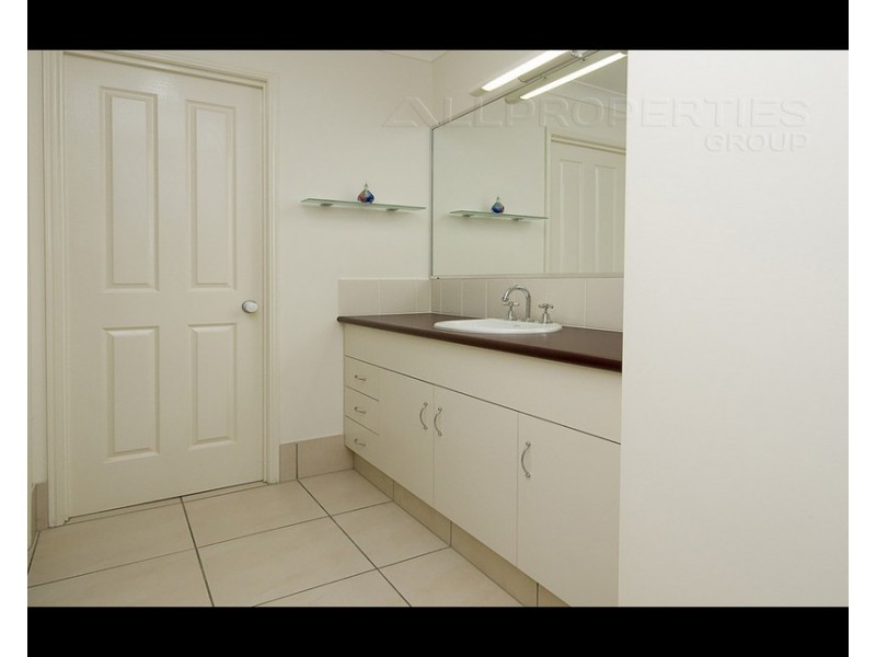 13 Howard Hughes Ct, Maudsland QLD 4210