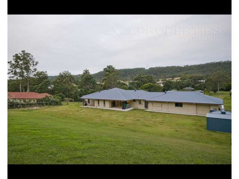 13 Howard Hughes Ct, Maudsland QLD 4210