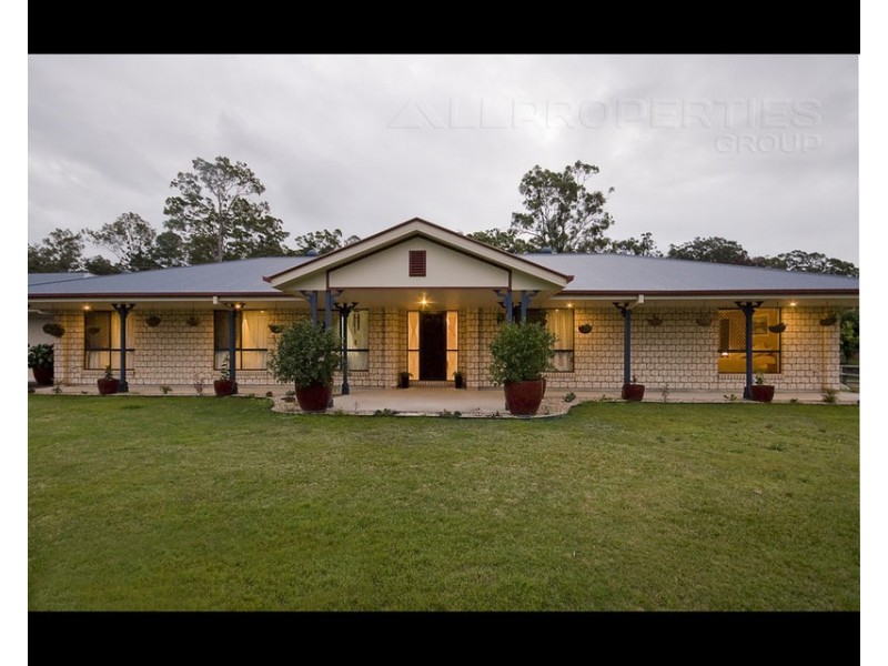 13 Howard Hughes Ct, Maudsland QLD 4210