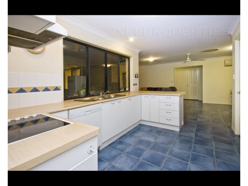 11 Glenroy Pl, Parkinson QLD 4115