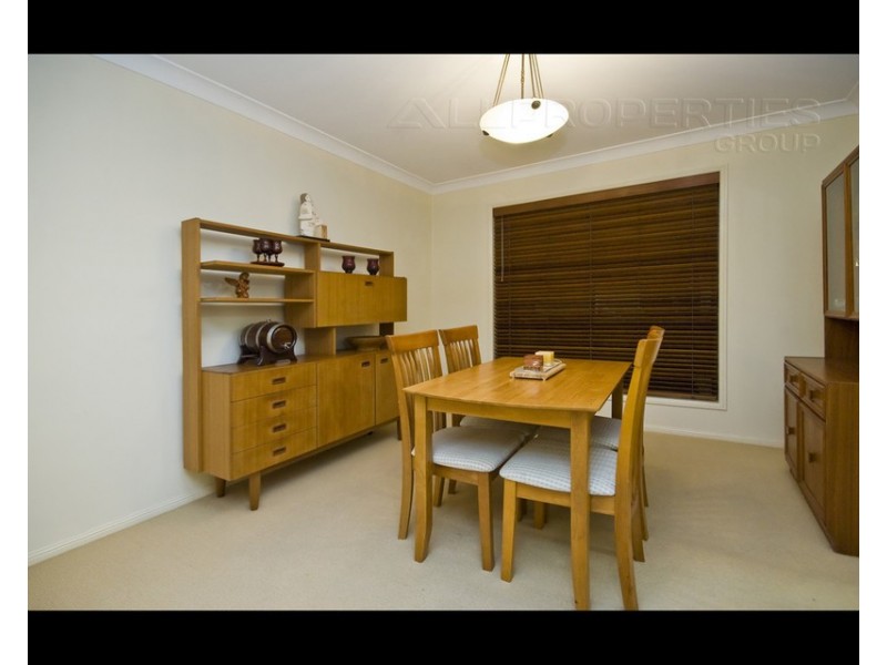 11 Glenroy Pl, Parkinson QLD 4115
