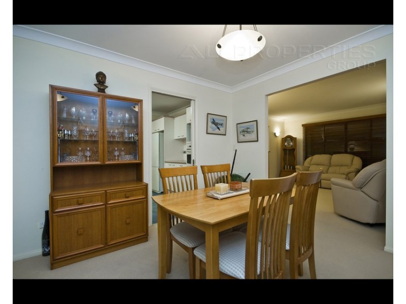 11 Glenroy Pl, Parkinson QLD 4115
