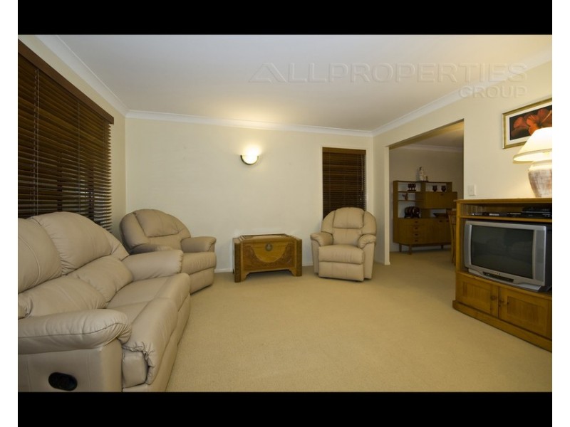 11 Glenroy Pl, Parkinson QLD 4115