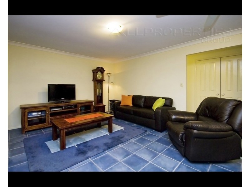 11 Glenroy Pl, Parkinson QLD 4115