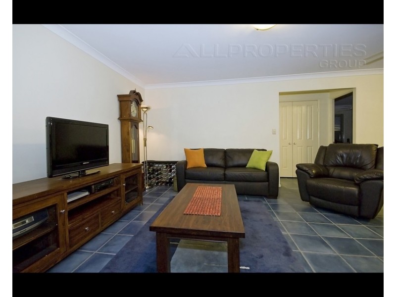 11 Glenroy Pl, Parkinson QLD 4115