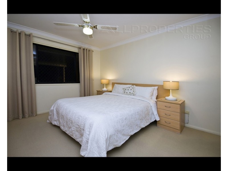 11 Glenroy Pl, Parkinson QLD 4115