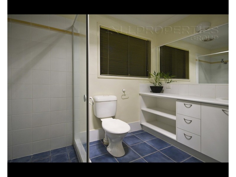 11 Glenroy Pl, Parkinson QLD 4115